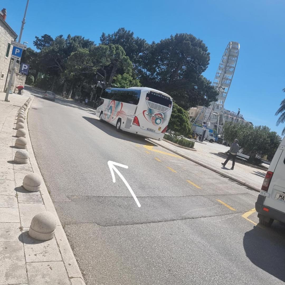R Apartma *