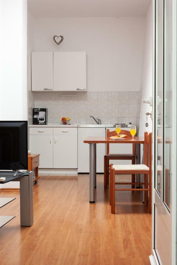 Apartment R