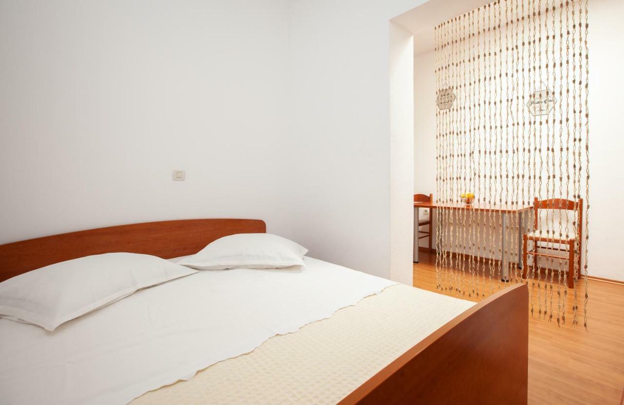 Apartment R