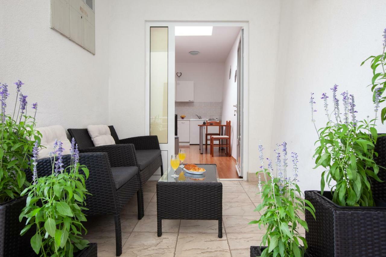 R Apartment *