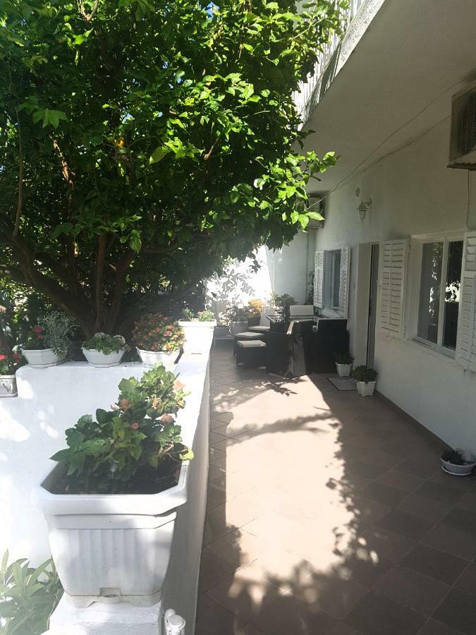R Apartment *